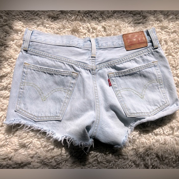 Levi’s 501 Cuffed Denim Shorts - Picture 4 of 6